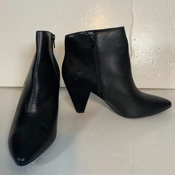 LifeStride Pointed Toe Black Snakeskin Print Women’s Ankle Boots Size US 7W - Picture 2 of 10